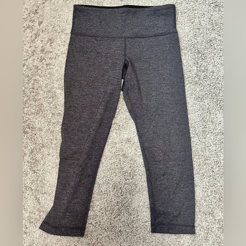 LULULEMON SIZE 4 LEGGINGS PIN STRIPED GREY